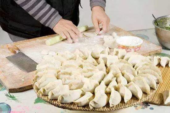 周末去教会吗？有饺子吃！