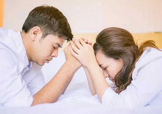夫妻患难同感恩