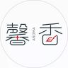 泰晤士河畔，她