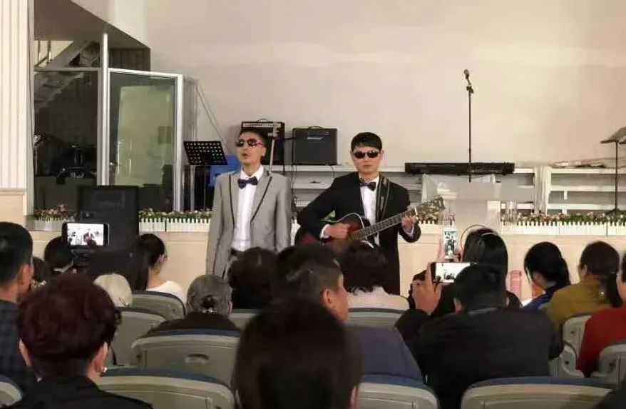 盲人歌手陈勇:要我们的眼睛能看见! 盲人歌手陈勇:要我们的眼睛能看见!