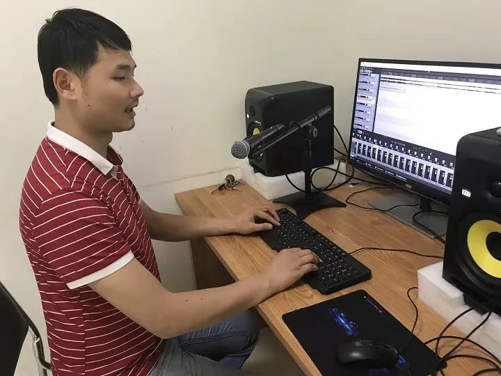 盲人歌手陈勇：要我们的眼睛能看见！